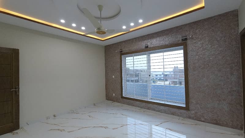 Bahria Town Phase 8 10 Marla Designer House Perfectly Constructed Outclass Location Outstanding View On Investor Rate 21