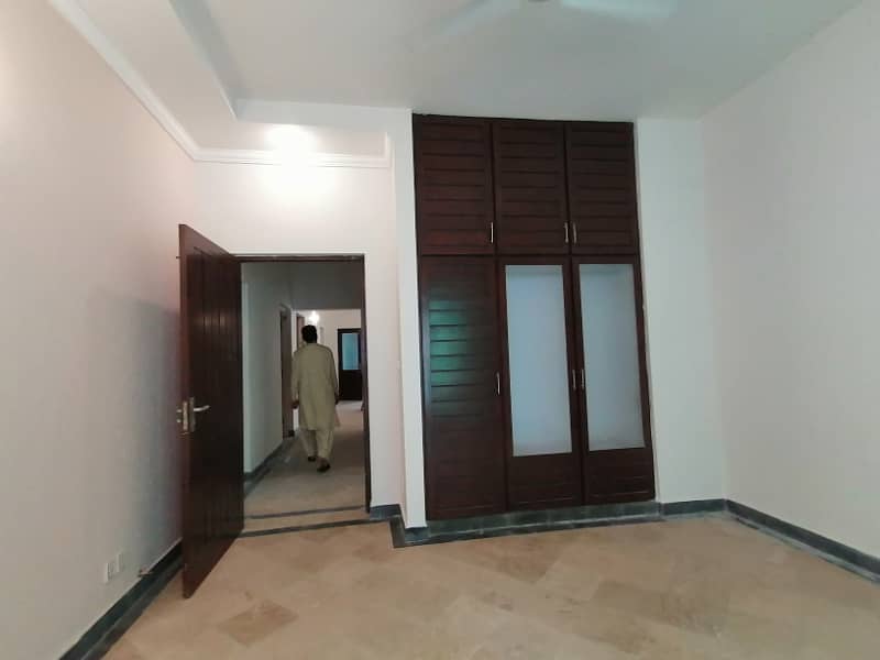 DHA 1 Kanal Very Stylish Lower Portion For Rent In Phase 5 0