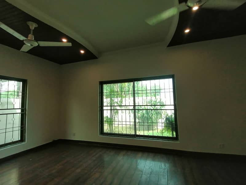 DHA 1 Kanal Very Stylish Lower Portion For Rent In Phase 5 3