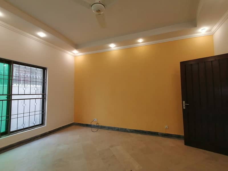 DHA 1 Kanal Very Stylish Lower Portion For Rent In Phase 5 9