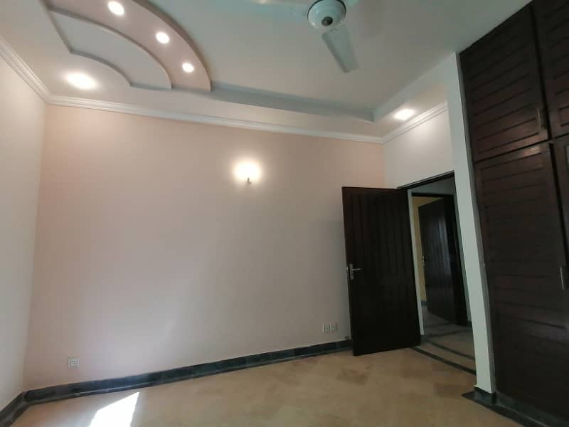 DHA 1 Kanal Very Stylish Lower Portion For Rent In Phase 5 13