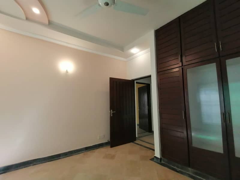 DHA 1 Kanal Very Stylish Lower Portion For Rent In Phase 5 14