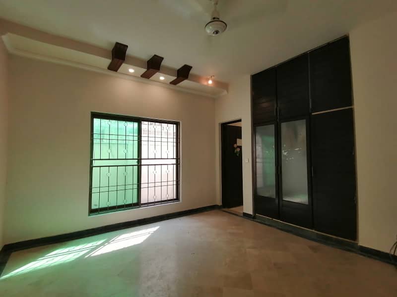 DHA 1 Kanal Very Stylish Lower Portion For Rent In Phase 5 16