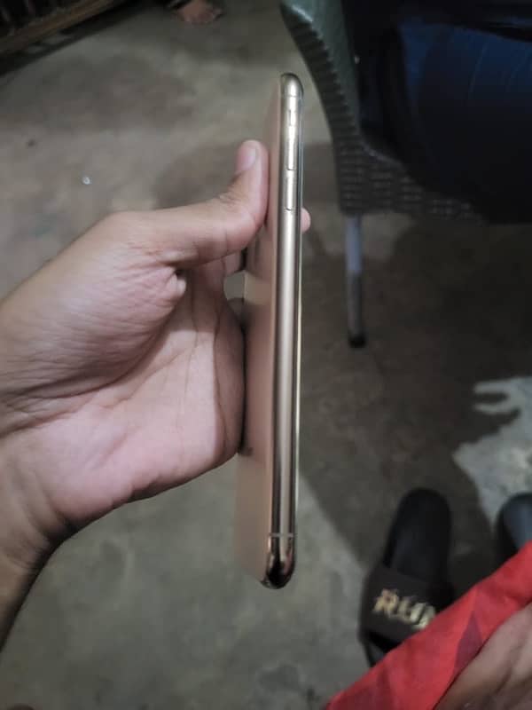 I PHONE XS max pta approved with box 5