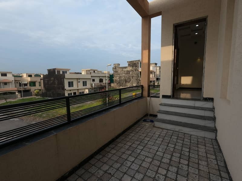 Aesthetic Prime Location House Of 7 Marla For Sale Is Available 17