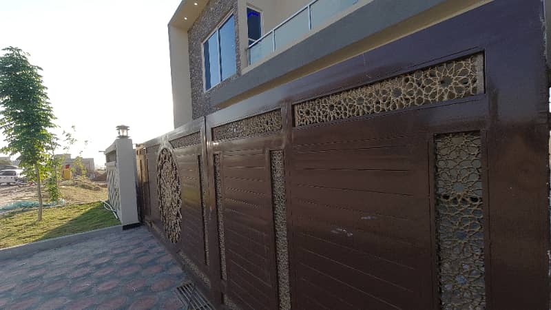 Ideally Located Prime Location House For Sale In Bahria Town Phase 8 Available 2