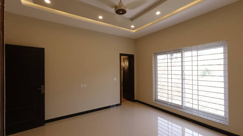 A Prime Location House At Affordable Price Awaits You 33