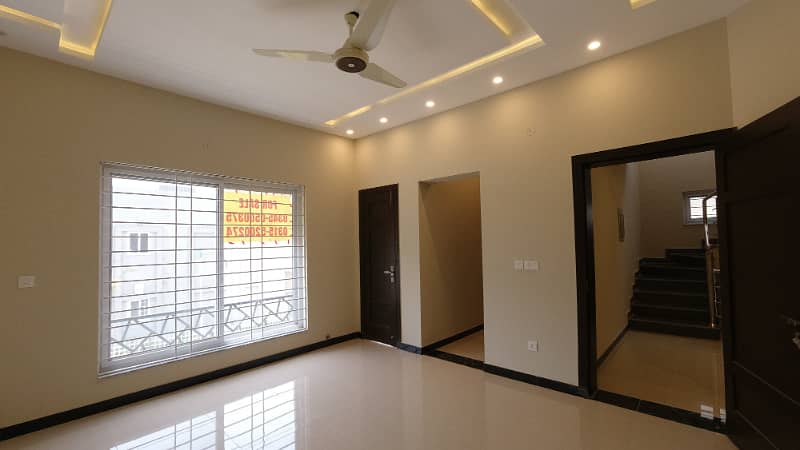 A Prime Location House At Affordable Price Awaits You 36