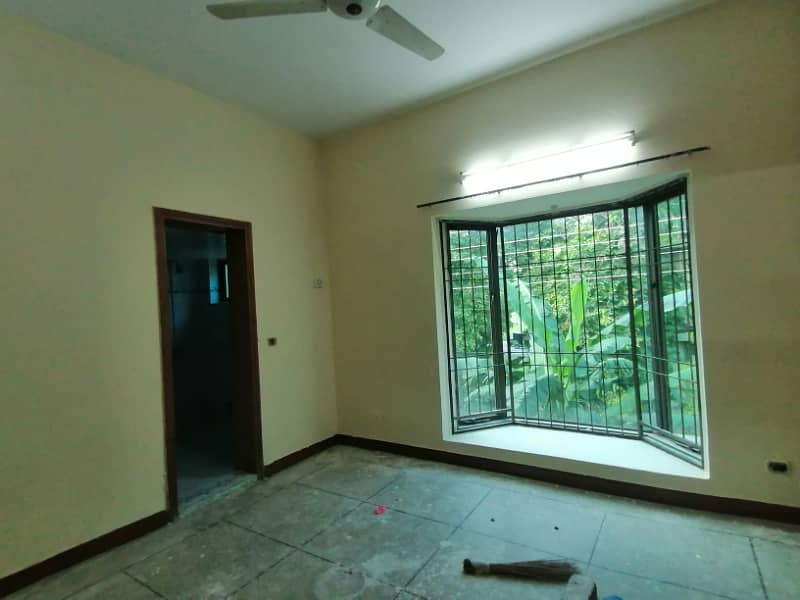 DHA 1 Kanal VIP Upper Portion With Separate Gate For Rent In Phase2 0