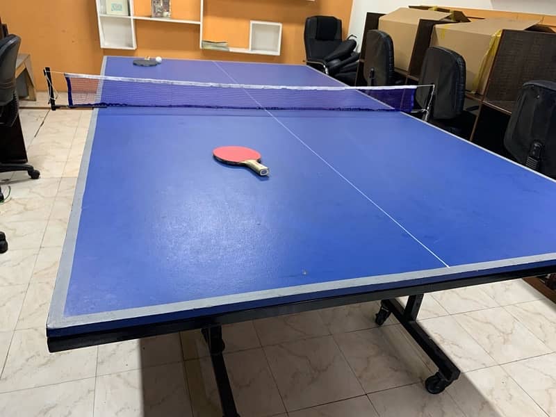 Table Tennis with 4 bats and net 0