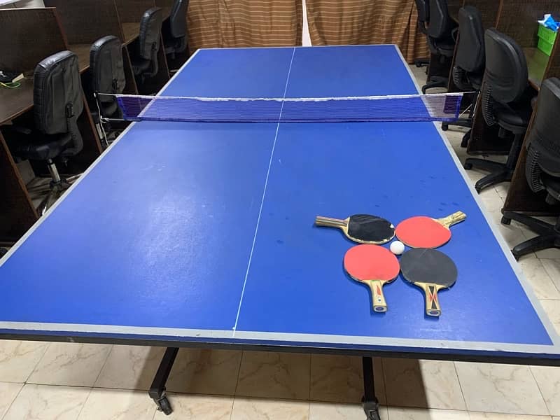 Table Tennis with 4 bats and net 3