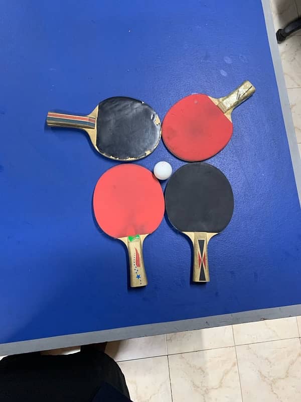 Table Tennis with 4 bats and net 4