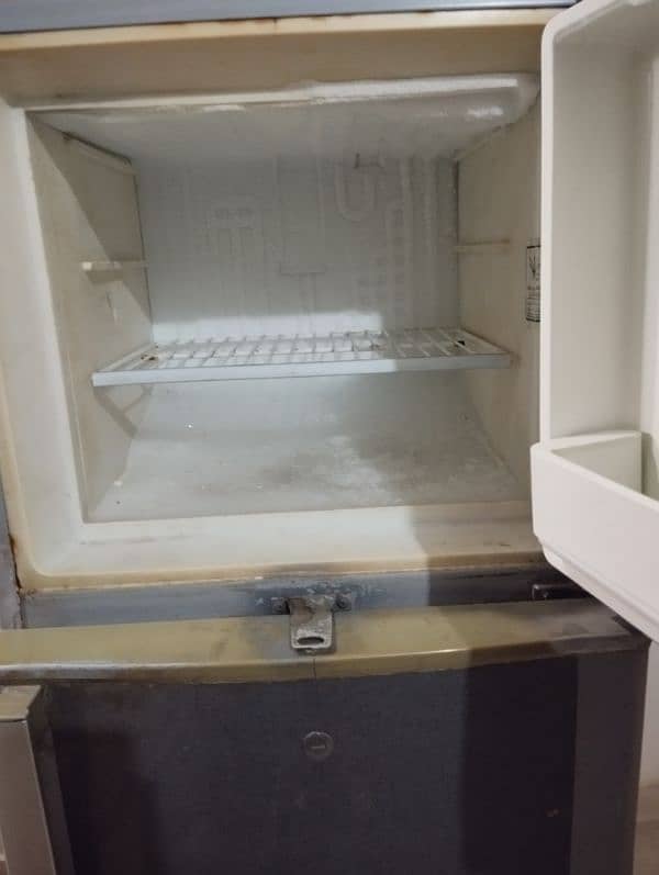 Dawlance Fridge medium size 1