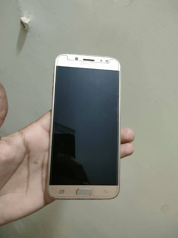 Samsung Glaxy J7 pro 2 32 memory mobile and chrger no box but no issue 0