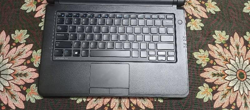 Dell latitude 3340 1