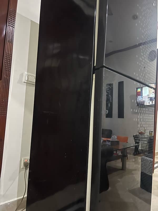 Full-Size Pell Refrigerator | Black Color | Excellent Condition 0