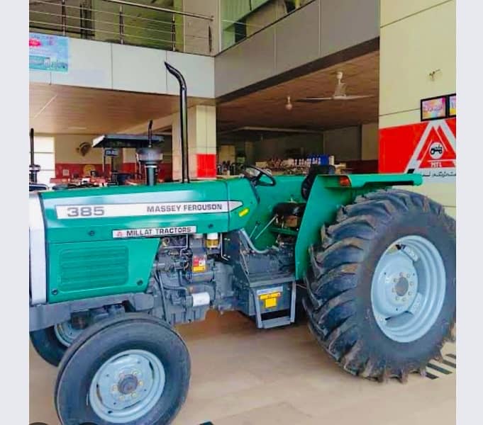 Green Tractor MF 385 0