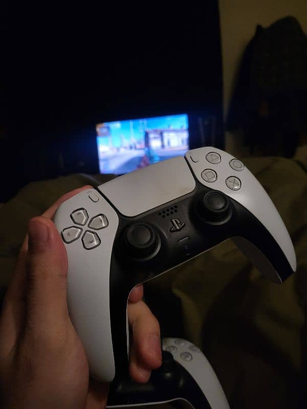 ps5 controller slightly used 10/10 condition 3