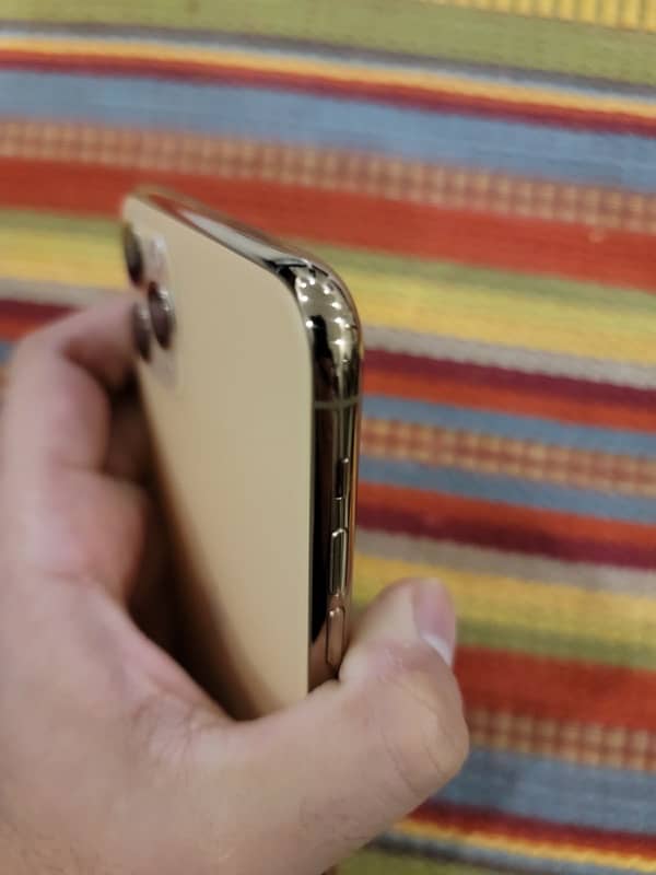 iPhone 11 Pro Max 256GB Gold PTA Approved 3