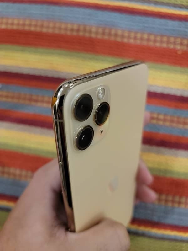 iPhone 11 Pro Max 256GB Gold PTA Approved 4