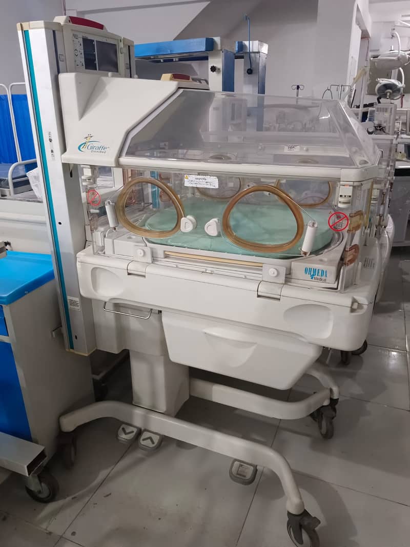 Imported/ Local Baby Incubator, Infant Baby Warmer, Resuscitation unit 2