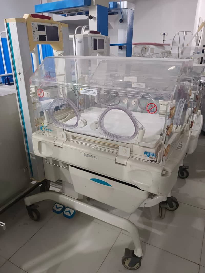 Imported/ Local Baby Incubator, Infant Baby Warmer, Resuscitation unit 4