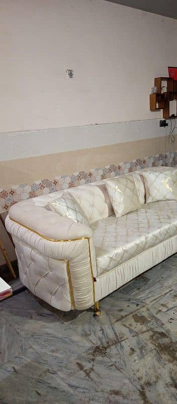 luxury  chesterfield sofa set 6 seater 15000 per seat 10