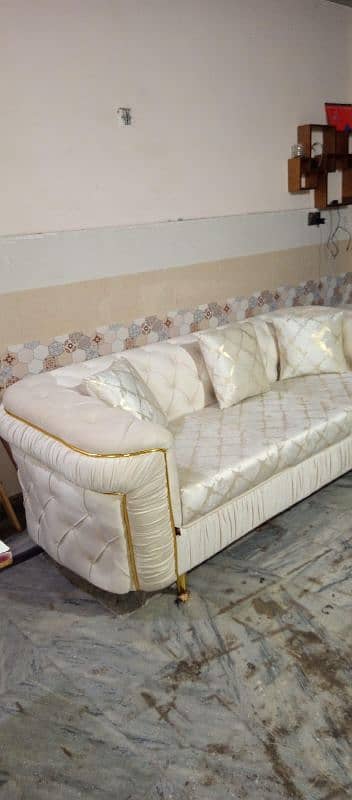 luxury  chesterfield sofa set 6 seater 15000 per seat 11