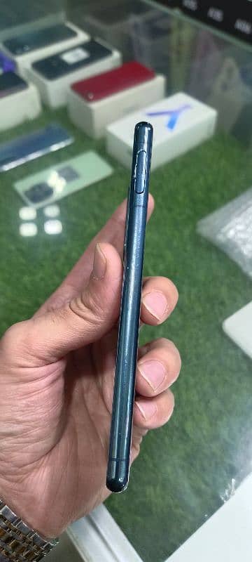 Sony Xperia 5 Mark 2.8/128. NON PTA. condition 8/10. waterpack 3