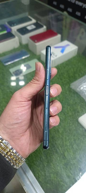 Sony Xperia 5 Mark 2.8/128. NON PTA. condition 8/10. waterpack 5