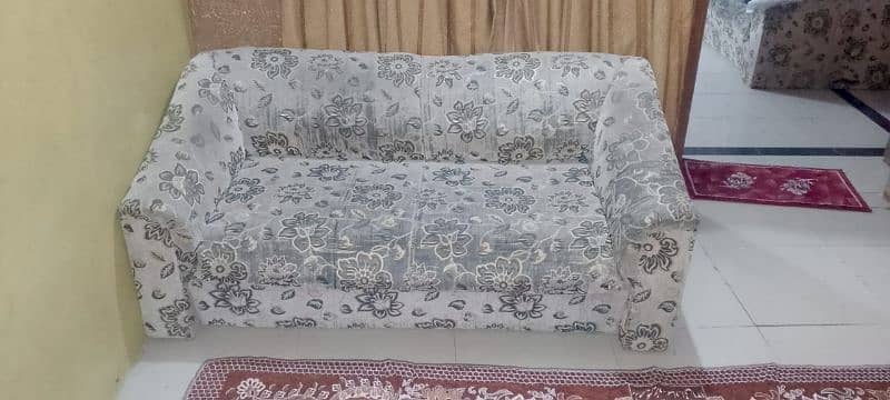 2 seaters 3 used sofa set 1