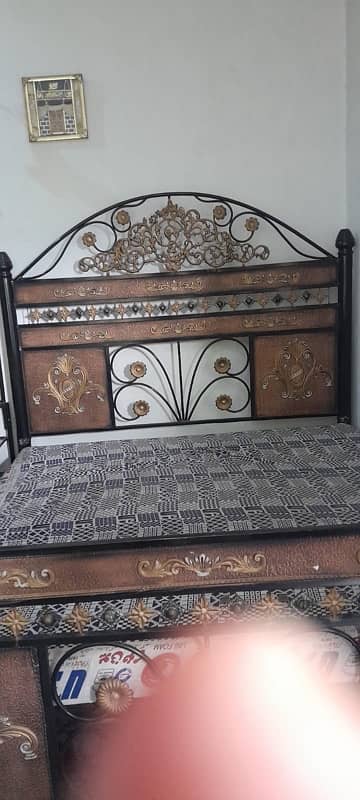 King size bed 1