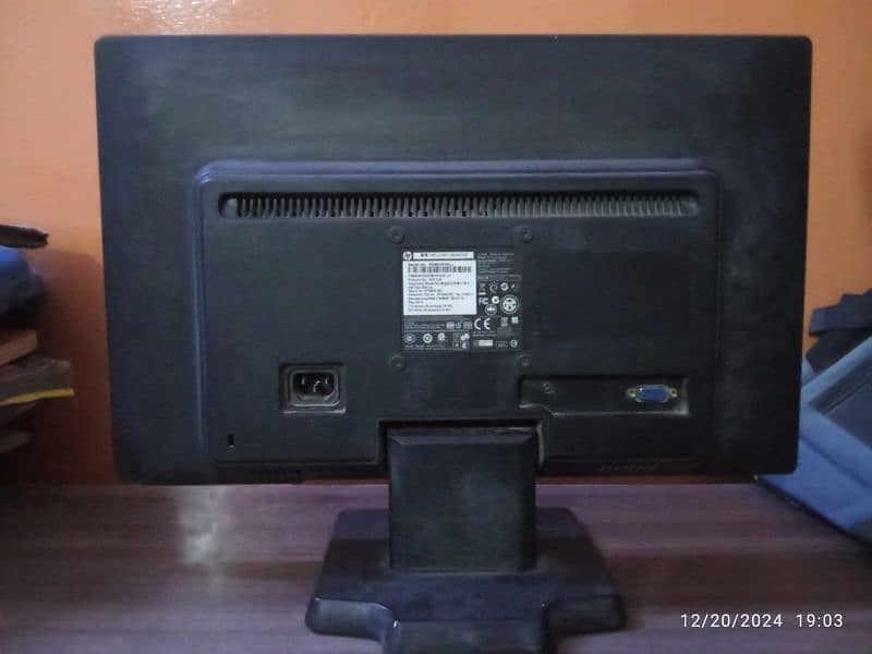 HP company LCD 18 inch 1