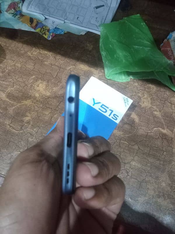 vivo y51s with box no charger 5