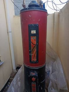 "Full-Size Geyser for Sale - Excellent Condition