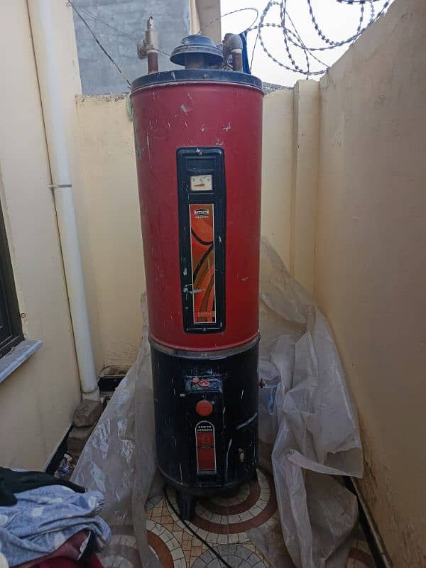 "Full-Size Geyser for Sale - Excellent Condition 1