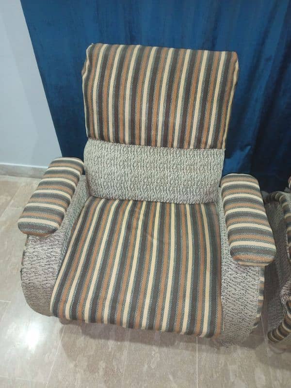 5 seater sofa set in excellent condition 4