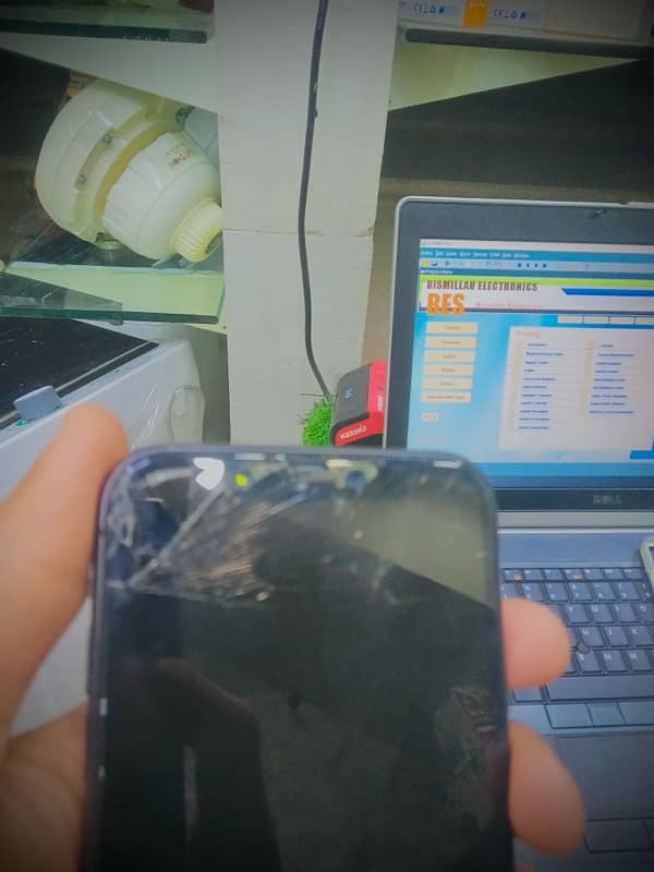 IPHONE 11 non PTA front glass brake but face id and front ok 2