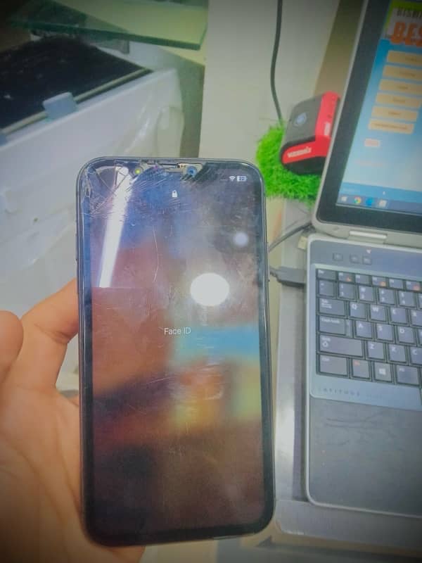 IPHONE 11 non PTA front glass brake but face id and front ok 4