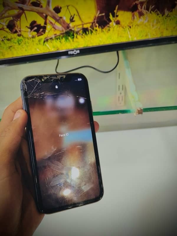 IPHONE 11 non PTA front glass brake but face id and front ok 6