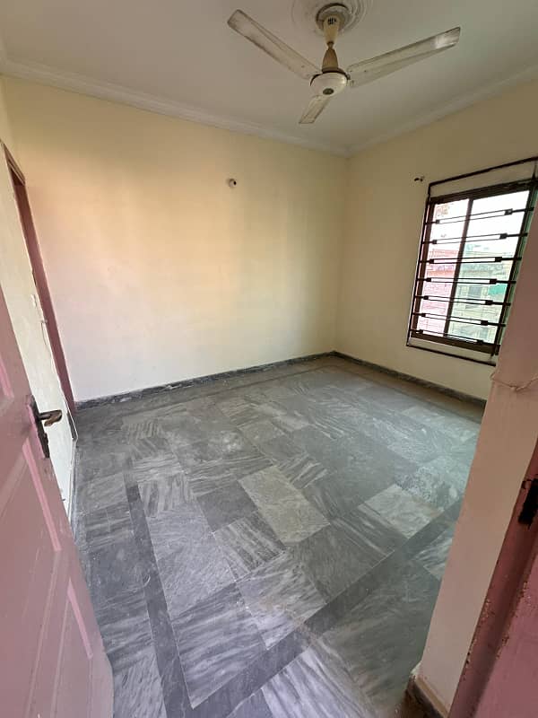 Upper portion for rent Jan coluny 2