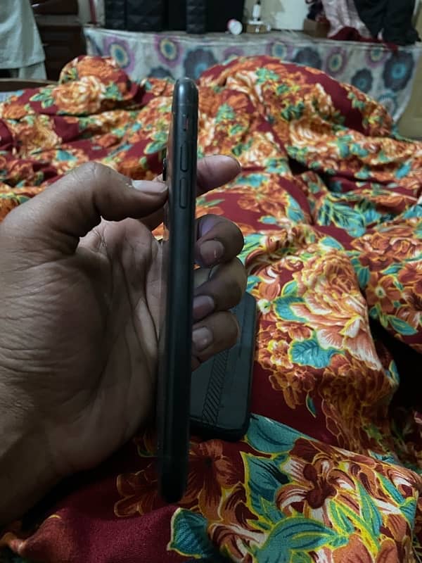 iPhone XR black Colour 2