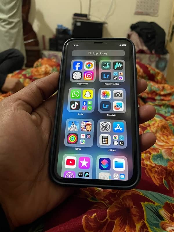 iPhone XR black Colour 3