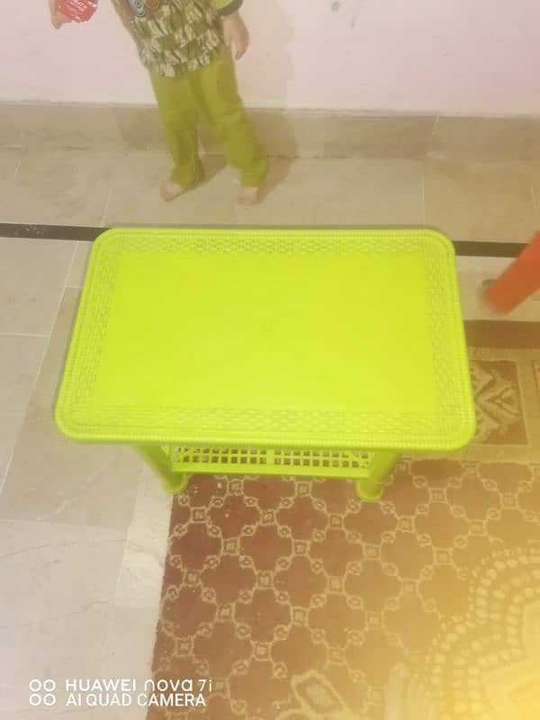 Plastic chairs and table for sale (Wings) 2