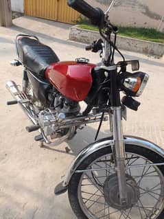 honda 125 lush condition urgent sale only 70k