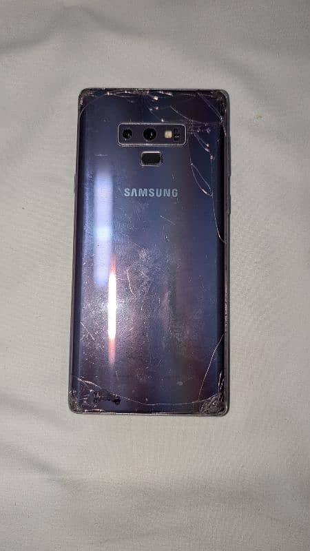 Samsung galaxy note 9 broken screen and back 3