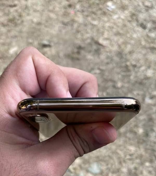 iPhone XS non pta gold colour urgent sale 4