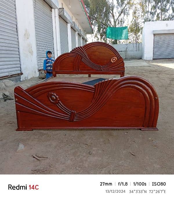 wooden bed 10/10 condition 0