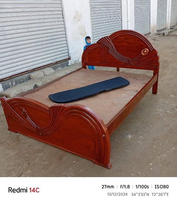 wooden bed 10/10 condition 2