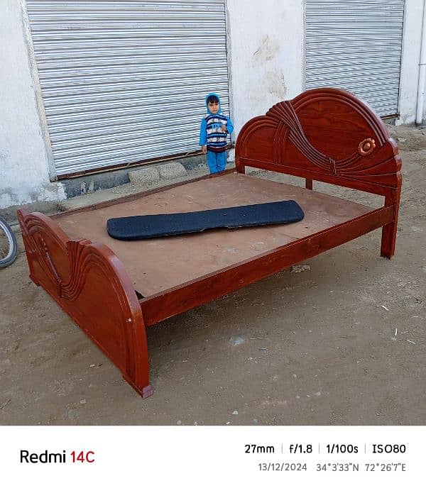 wooden bed 10/10 condition 4